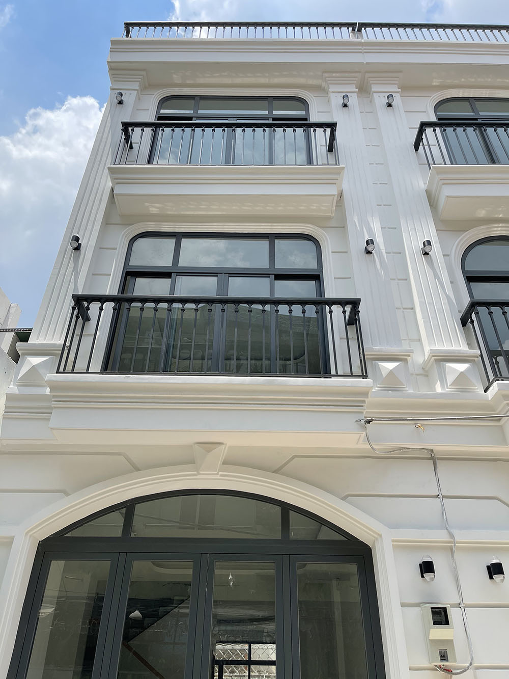 Tuyệt phẩm 3 lầu (5x14,5) thiết kế Cổ Điển,mới 100% hẻm ôtô vào tận nhà Nguyễn Thượng Hiền, B.Thạnh